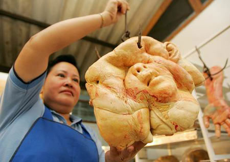 人体のパーツを模した「人肉パン」発売 タイ